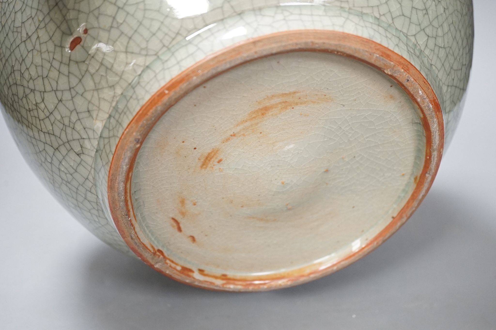 A Chinese crackle glaze celadon jardiniere, 27cm